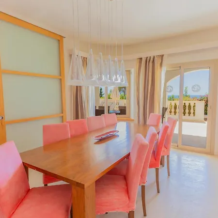 Treya - Star Stunning Views